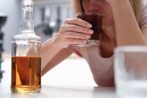 Domowe sposoby na obrzydzenie alkoholu – sprawdzone sposoby